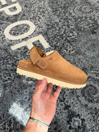 UGG Goldenstar Clog Chestnut Damen