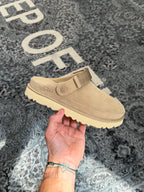 UGG Goldenstar Clog Sand Damen