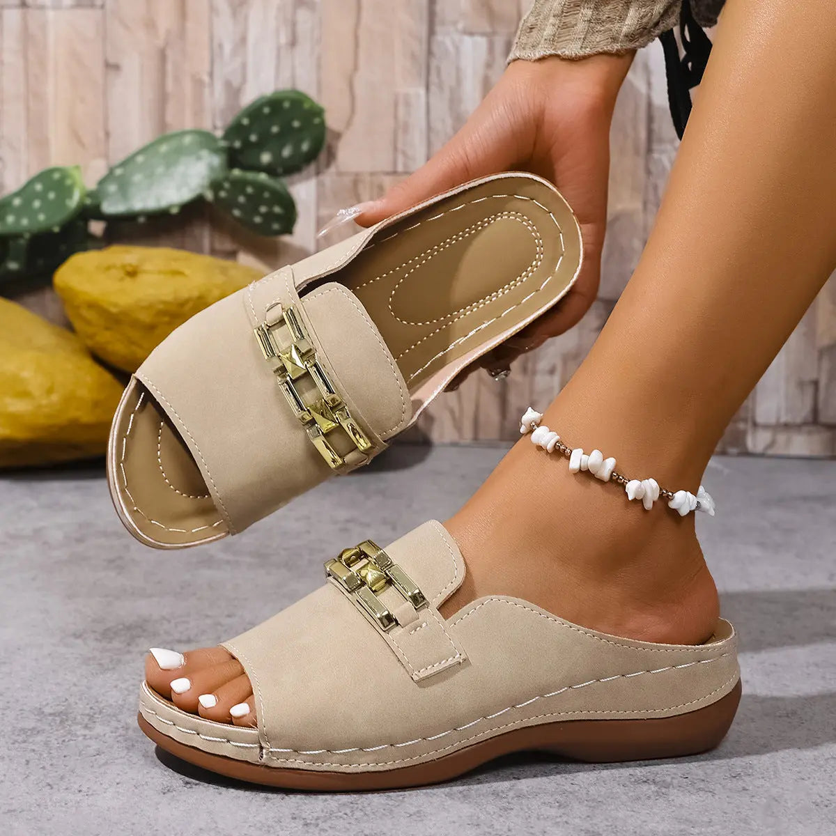 Elegante Damen Slipper mit Goldkette in Rosa — Image 10