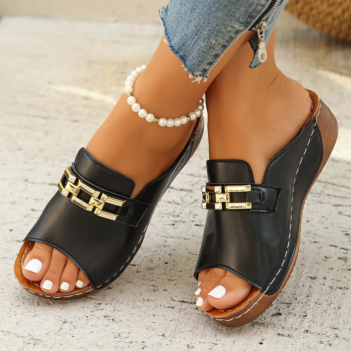 Elegante Damen Slipper mit Goldkette in Rosa — Image 7
