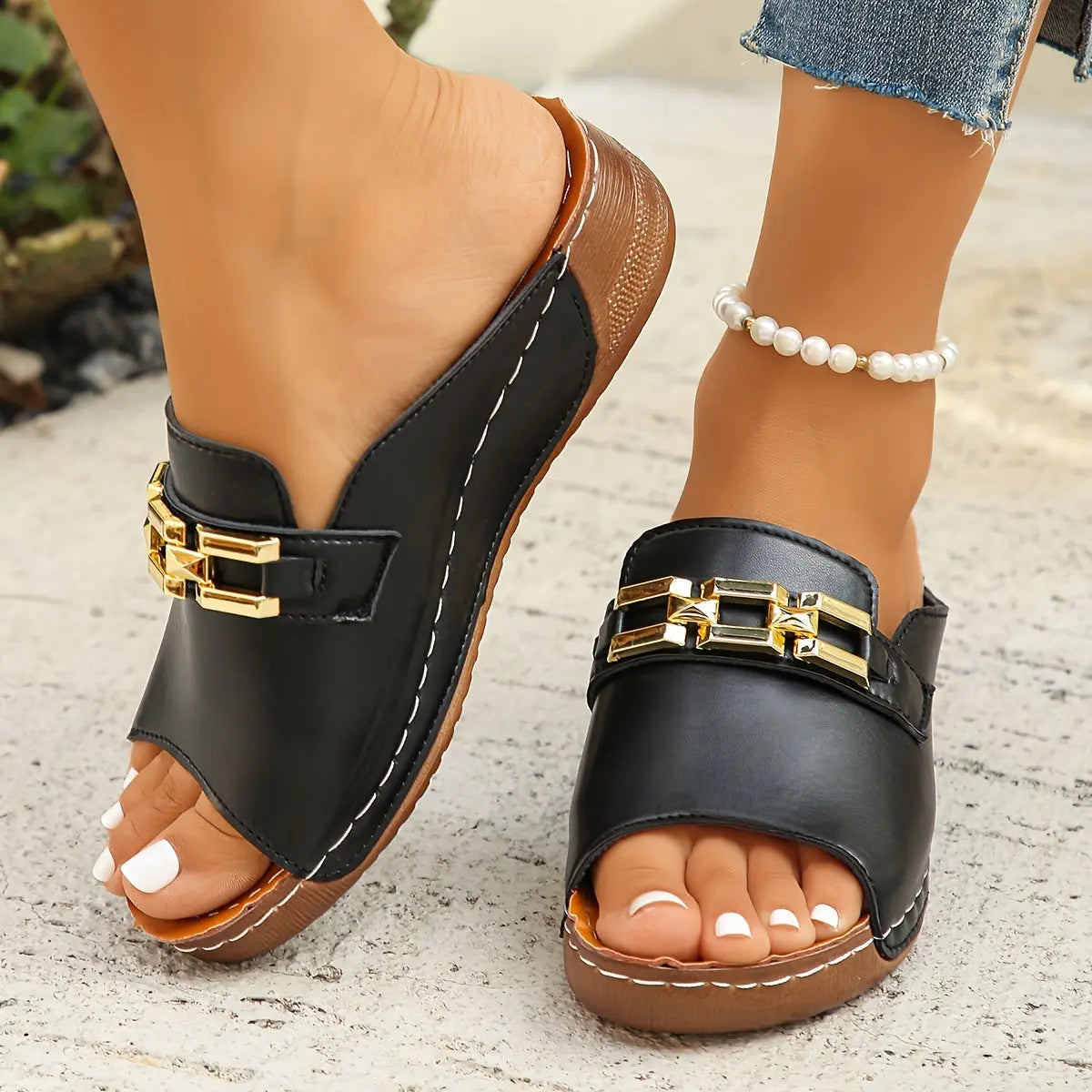 Elegante Damen Slipper mit Goldkette in Rosa — Image 9