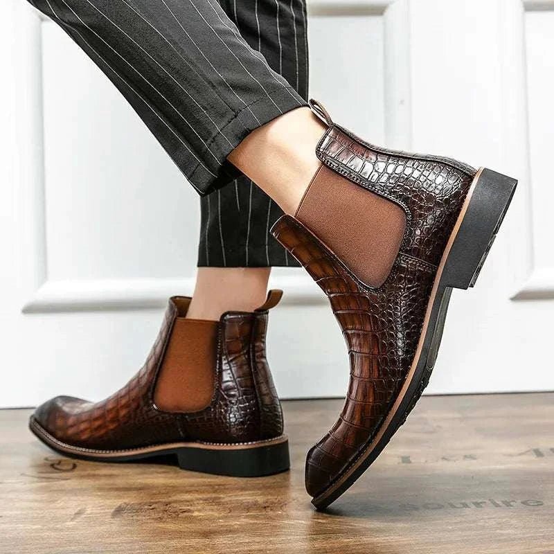 Elegante Jesolice Herren Chelsea Boots aus Leder mit Krokodil-Muster – Stylische Slip-On Ankle Dress Schuhe mit Elastischen Einsätzen — Image 7