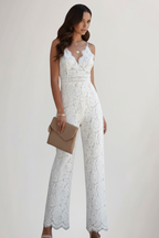 Eleganter Spitzen-Jumpsuit in Weiß — Image 4