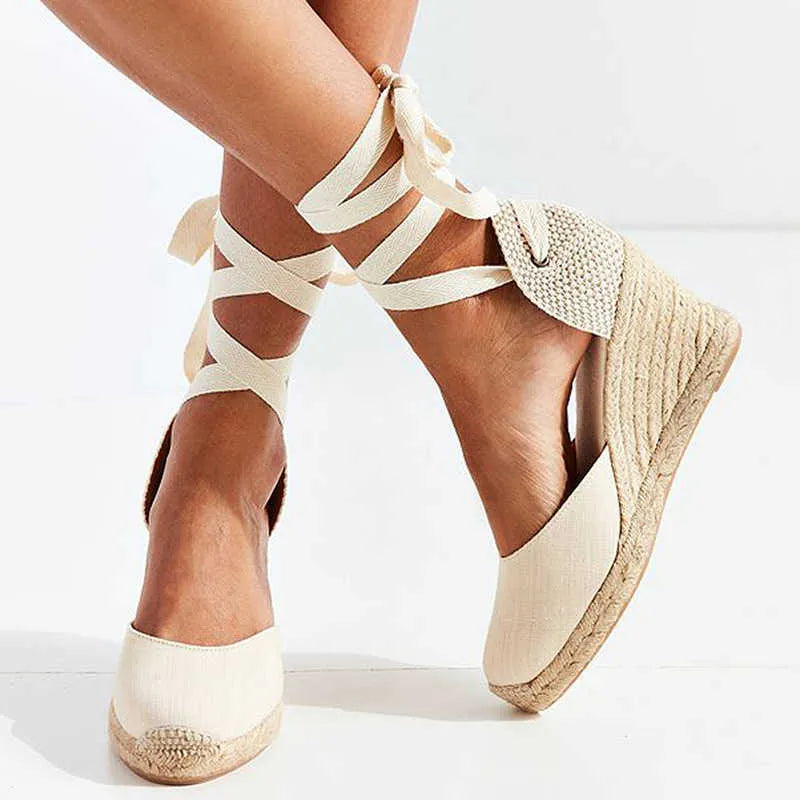 Espadrille Wedge Sandals in Beige, Rot und Marineblau — Main Image