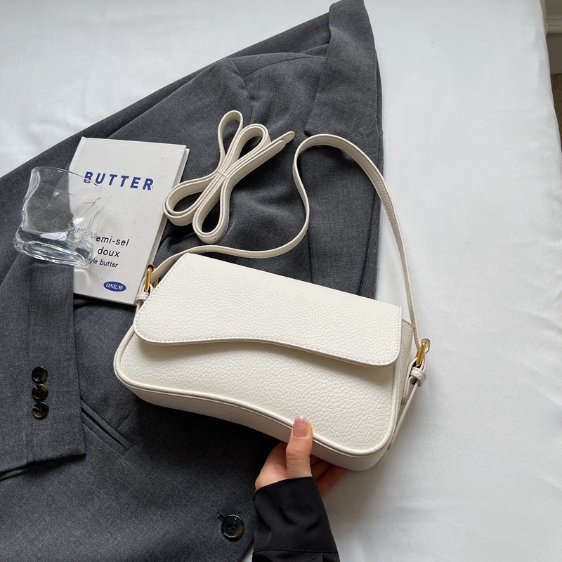 Lunara Schultertasche in Schwarz — Image 5