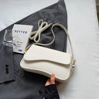 Lunara Schultertasche in Schwarz — Image 5