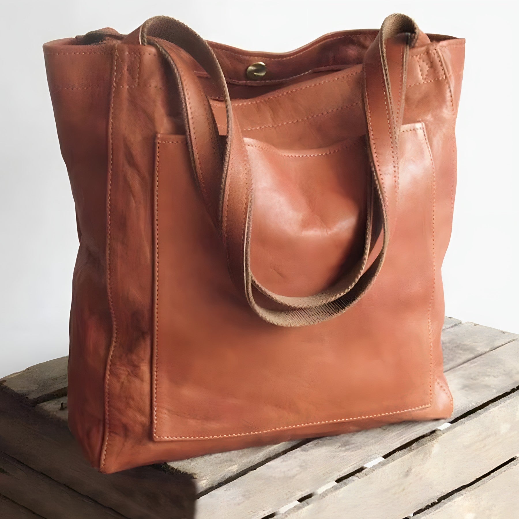 Lunara Schultertasche in Braun — Main Image