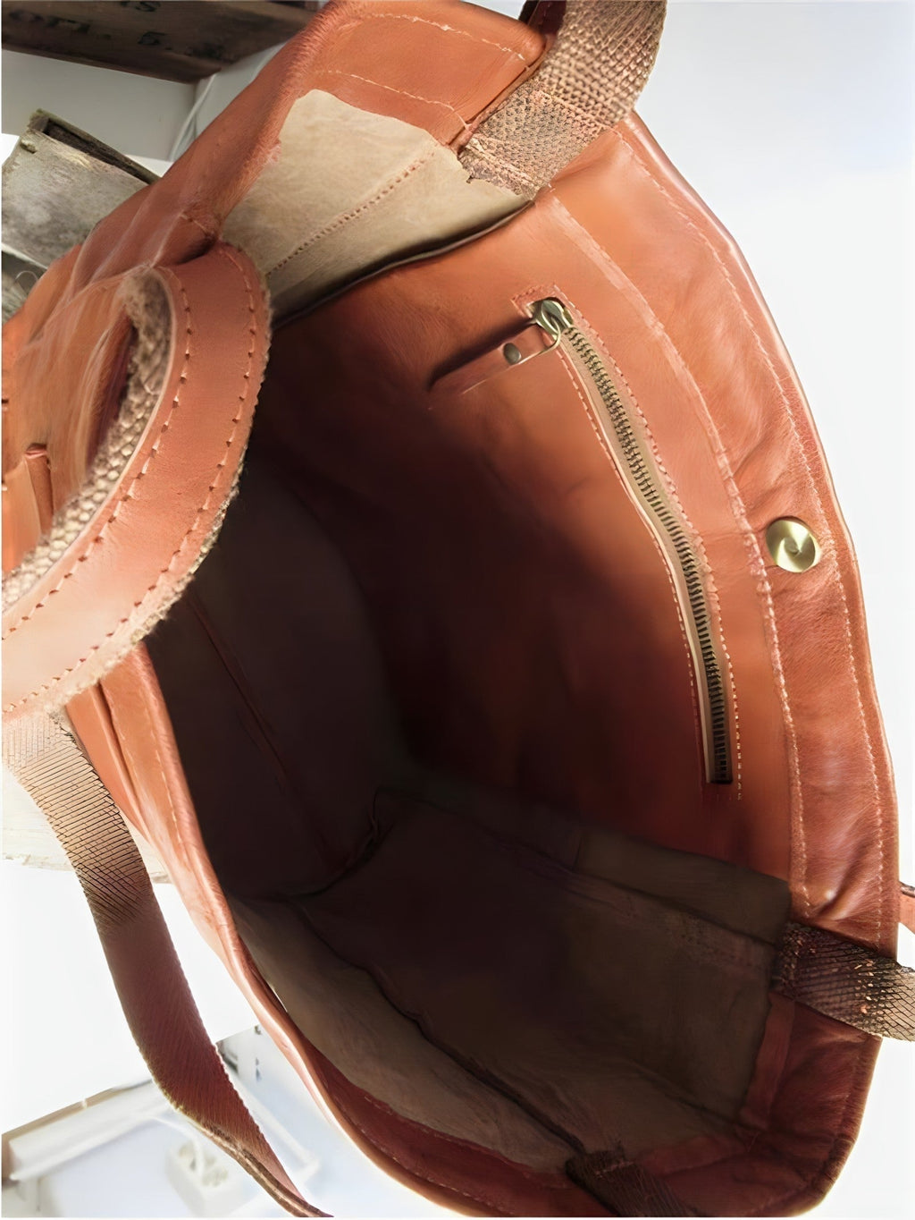 Lunara Schultertasche in Braun — Image 3