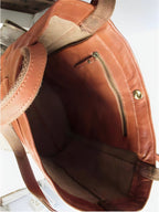 Lunara Schultertasche in Braun — Image 3