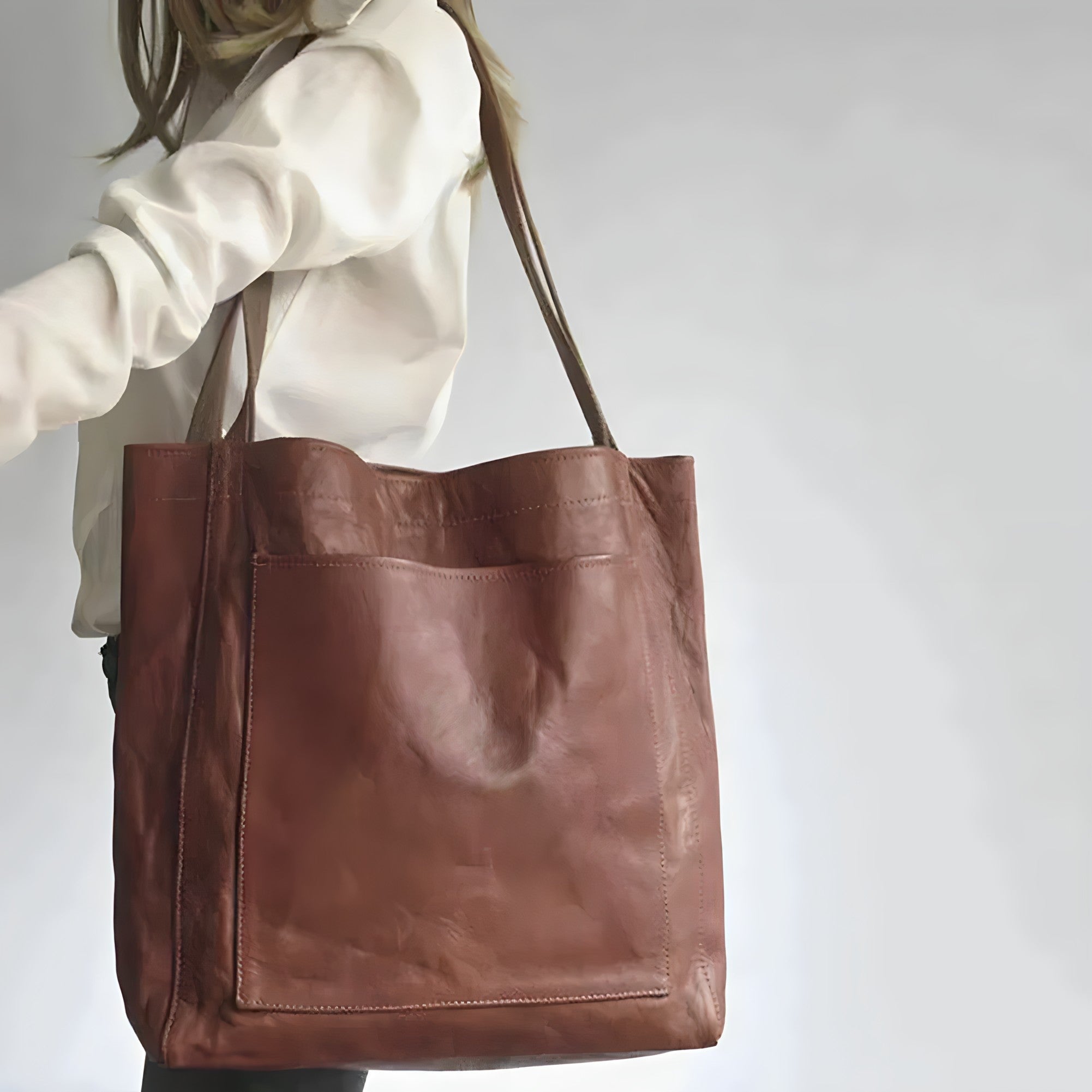 Lunara Schultertasche in Braun — Image 5