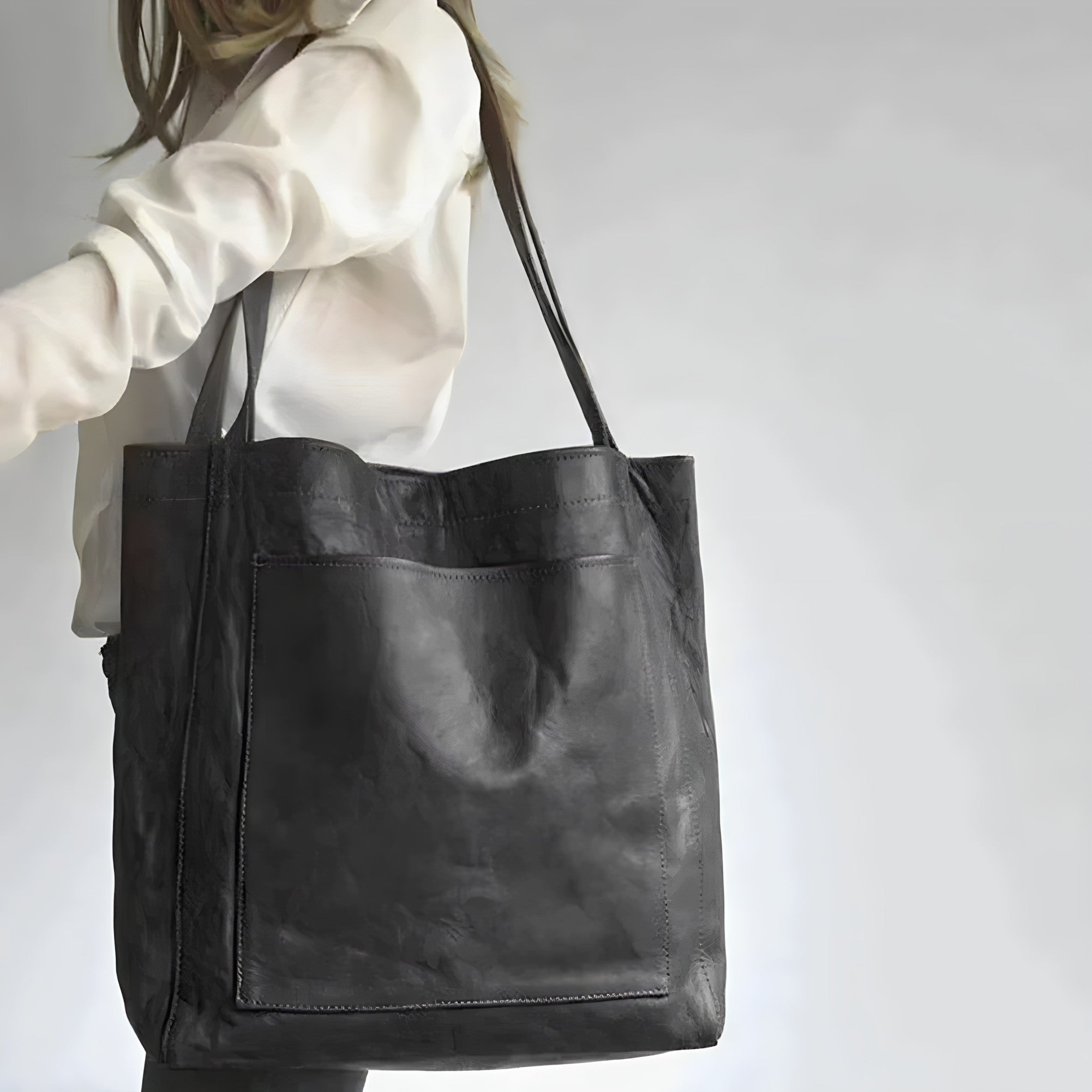 Lunara Schultertasche in Braun — Image 7