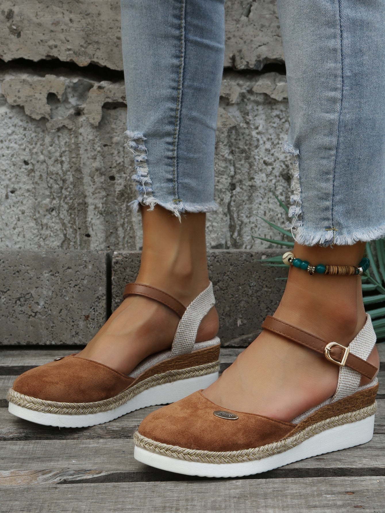 Marke Espadrille Wedges Sandalen in Braun, Schwarz und Rosa — Main Image