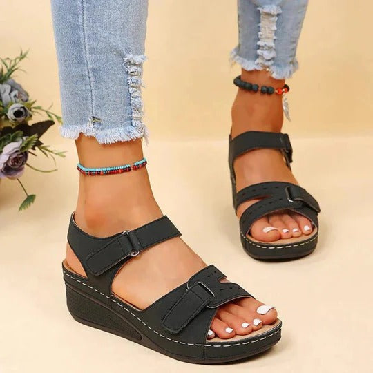 Marke Sandalen Damen in Schwarz, Beige, Rot, Braun — Main Image