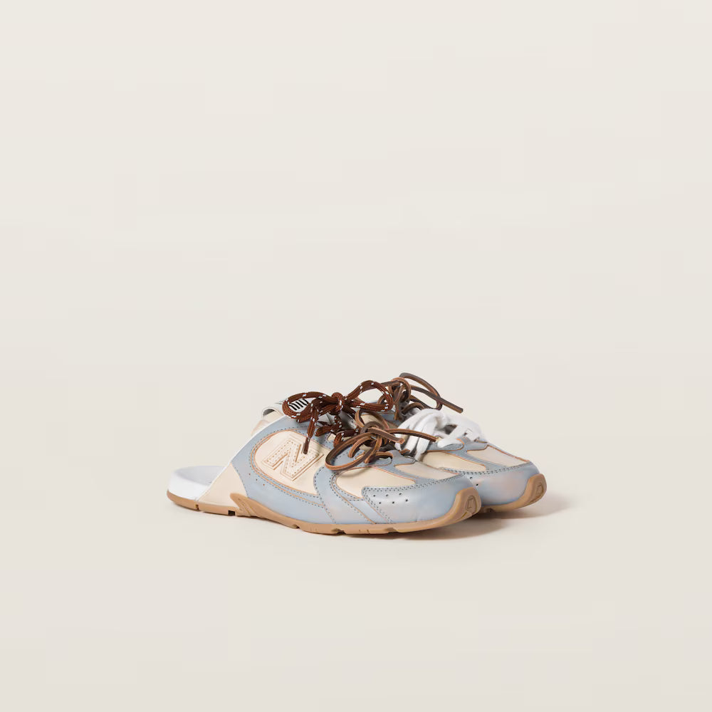 530 SL Mules aus gebleichtem Leder in Himmelblau Travertin Grau 2