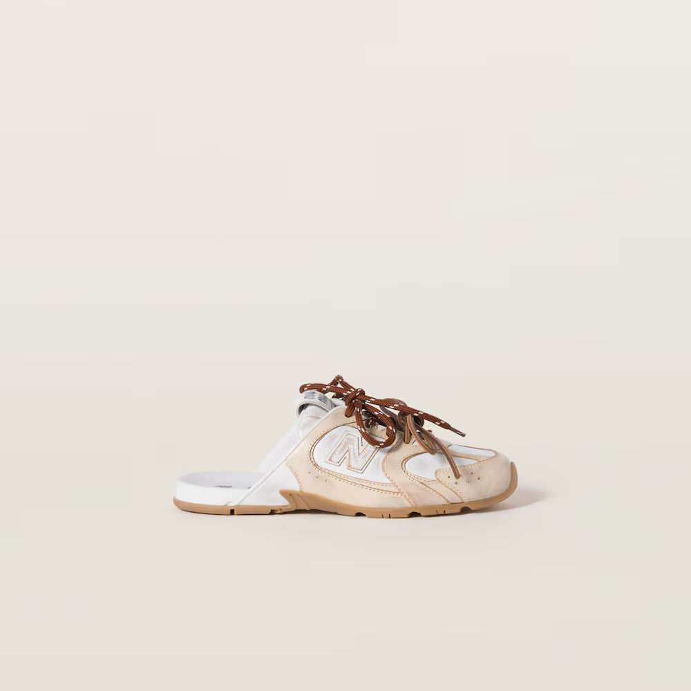 530 SL Mules aus gebleichtem Leder mit Gummisohle in Travertine Grau und Weiß 2
