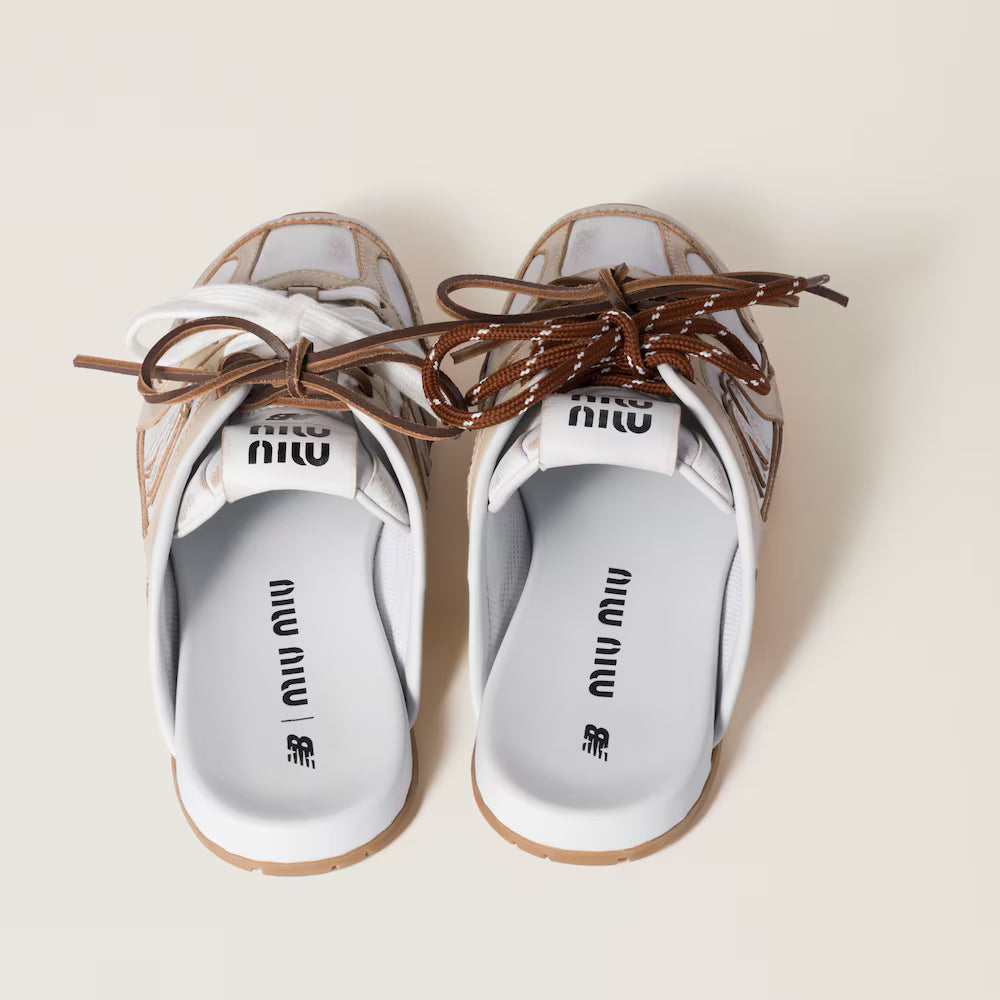 530 SL Mules aus gebleichtem Leder mit Gummisohle in Travertine Grau und Weiß 3