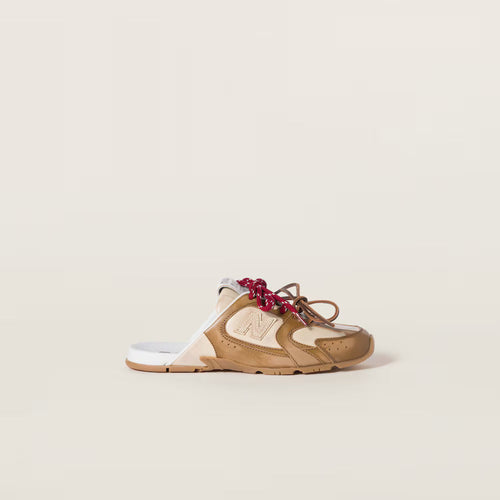 530 SL Mules aus gebleichtem Leder in Zimt Travertin Grau