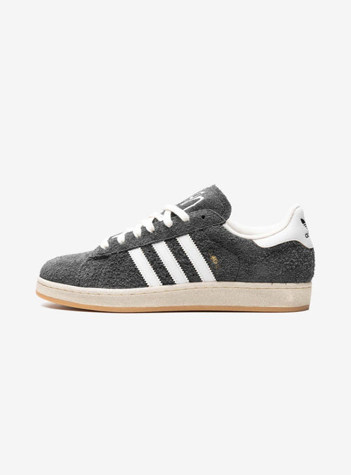 Adidas Campus 2 KoRn Sneakers in Schwarz, Grau und Beige.