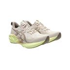 ASICS Damen Novablast 5 Laufsohlen in verschiedenen Farben. 16
