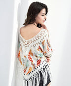 Strandponcho Weiß mit buntem Federdesign 2