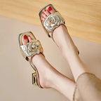 Damen Sandalen Gold mit Rosendetail 2