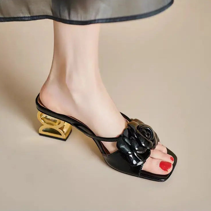 Damen Sandalen Gold mit Rosendetail und Blockabsatz 8