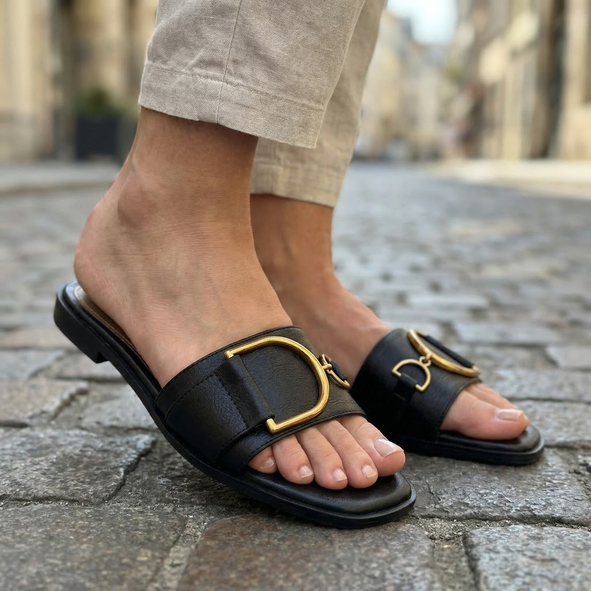 Damen Sandalen Schwarz mit Metallakzent 10