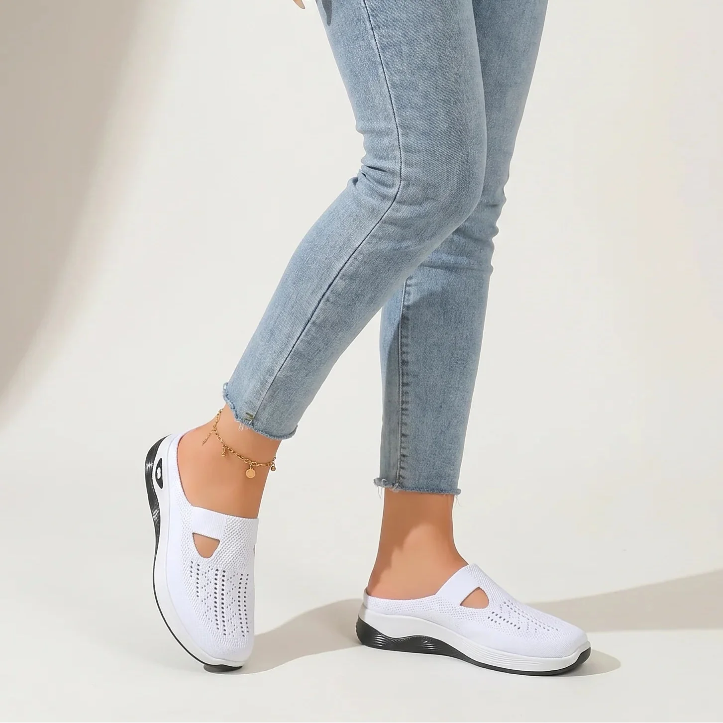 Damen Slip-On Mesh Mule Sneakers mit atmungsaktivem Design und gepolsterter Sohle.