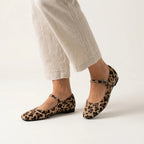 Elegante Damen Sandalen in Leopardenmuster, ideal für den Sommer.