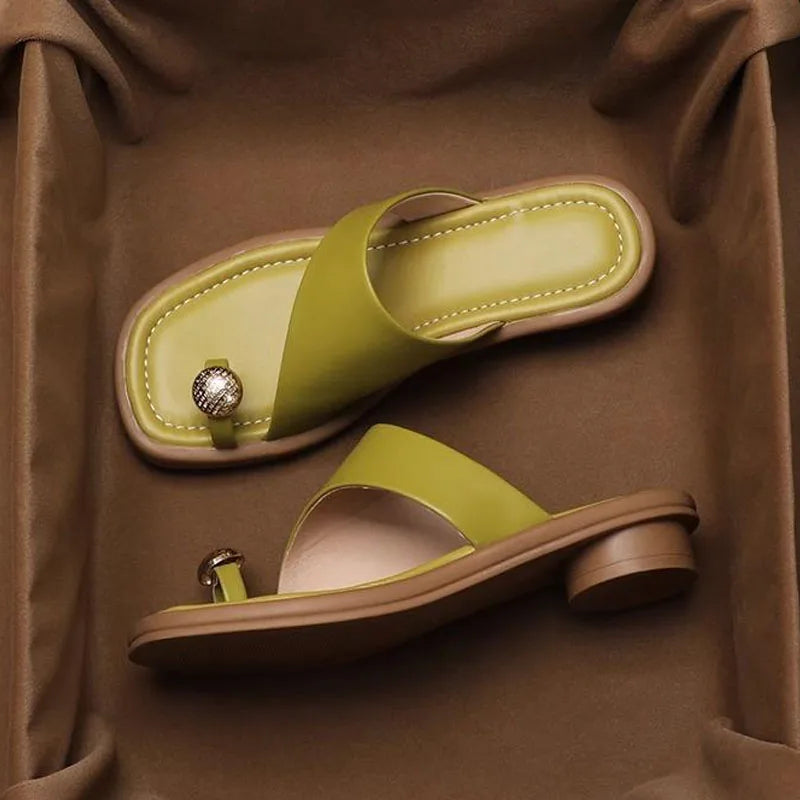 Elegante Leder Sandalen für Frauen mit quadratischem Zeh und Blockabsatz. 2