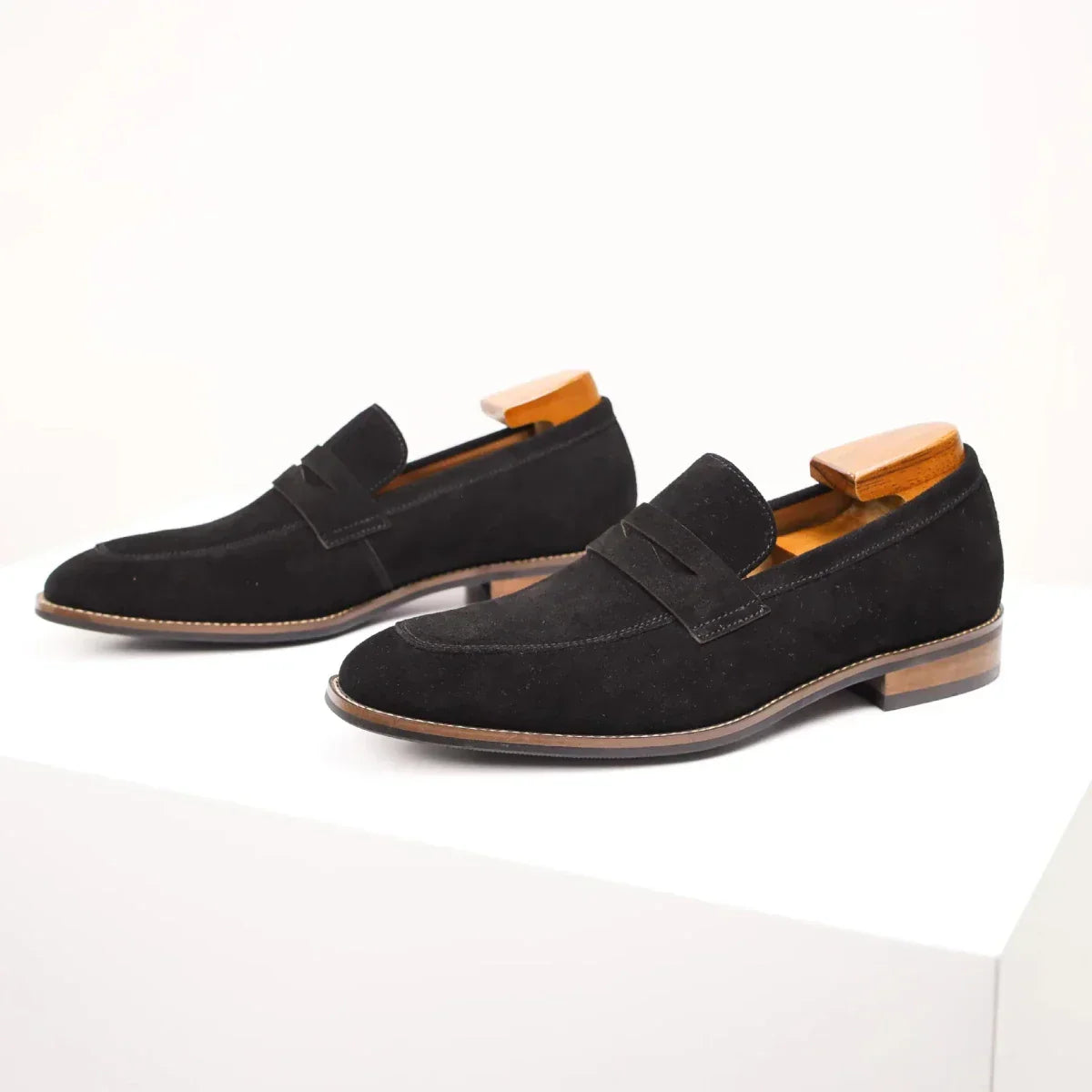 Elegante Herren Wildleder Penny Loafers für Business und formelle Anlässe. 10