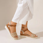 Ilse Boho Wedge Sandalen für Frauen in Beige.