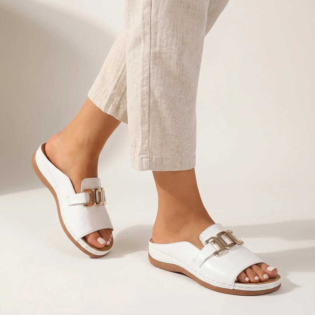 Rutschfeste Sandalen für Frauen mit eleganter Schnalle und Wedge-Sohle.