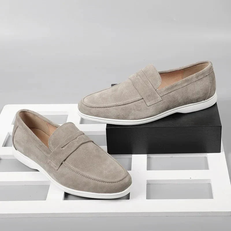 Männer Klassische Wildleder Slipper in Grau, stilvoll und bequem. 5
