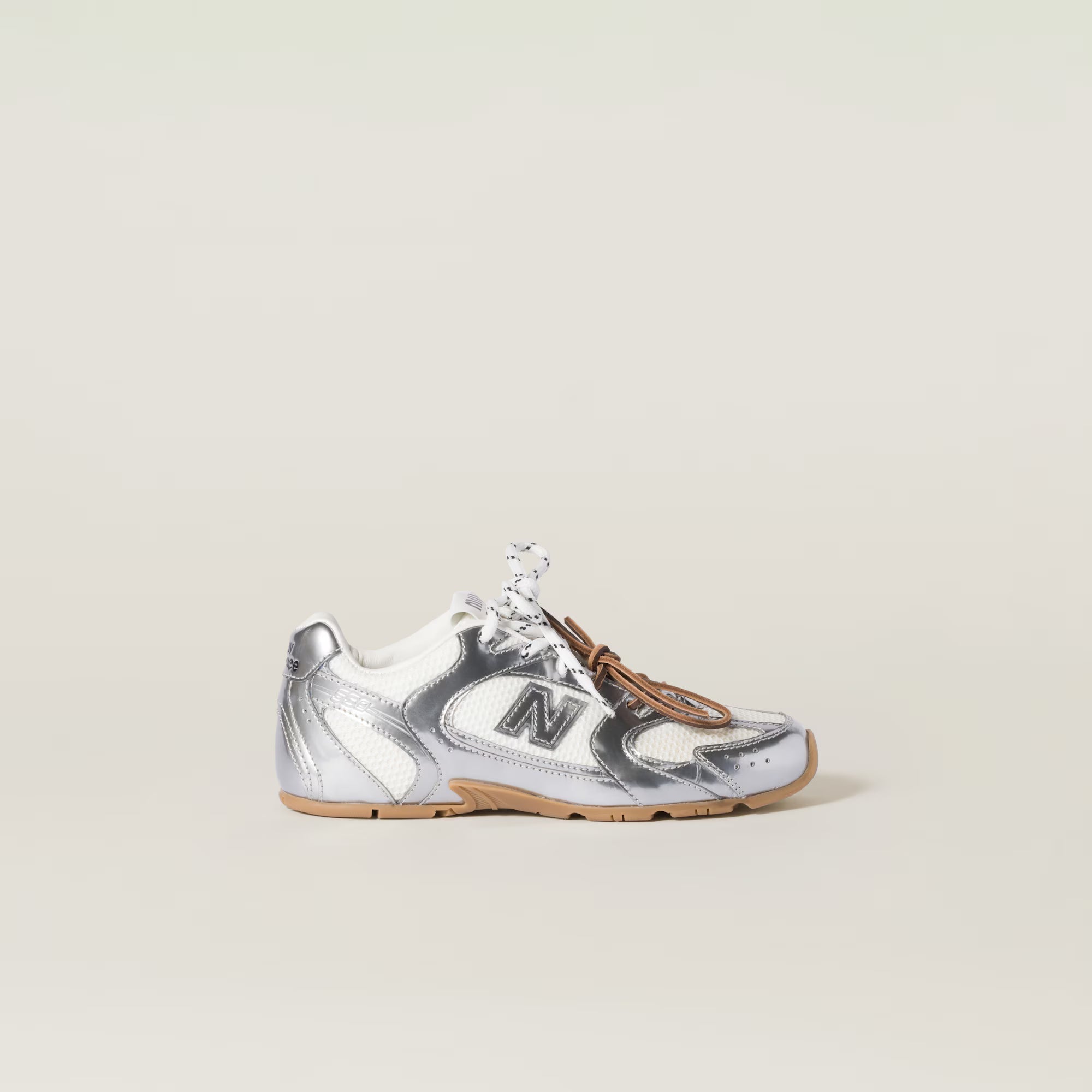 530 SL Runner in der Metallic Mesh Edition – stilvoll und bequem. 2