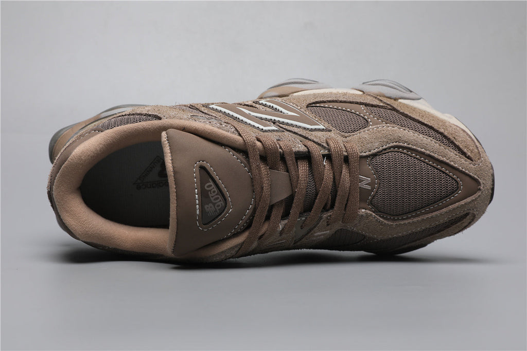 New Balance 9060 in Braun, bequeme Sneakers für jeden Anlass. 2