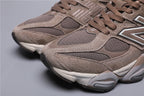 New Balance 9060 in Braun, bequeme Sneakers für jeden Anlass. 9
