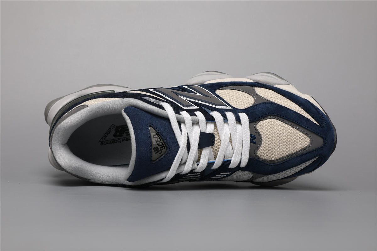 New Balance 9060 Sneakers in Hellblau, stilvoll und bequem. 2