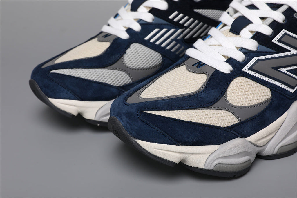New Balance 9060 Sneakers in Hellblau, stilvoll und bequem. 3
