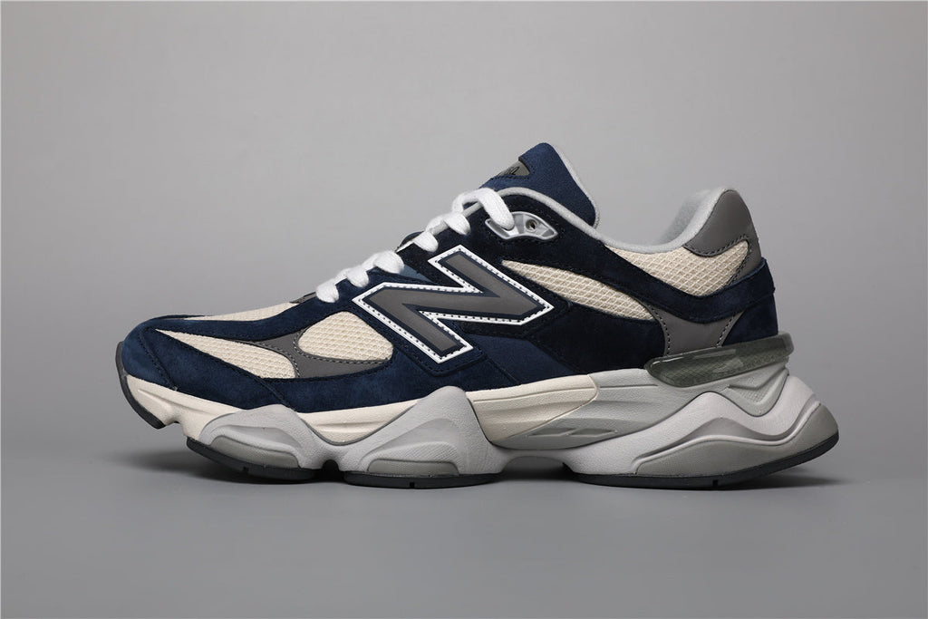 New Balance 9060 Sneakers in Hellblau, stilvoll und bequem. 4