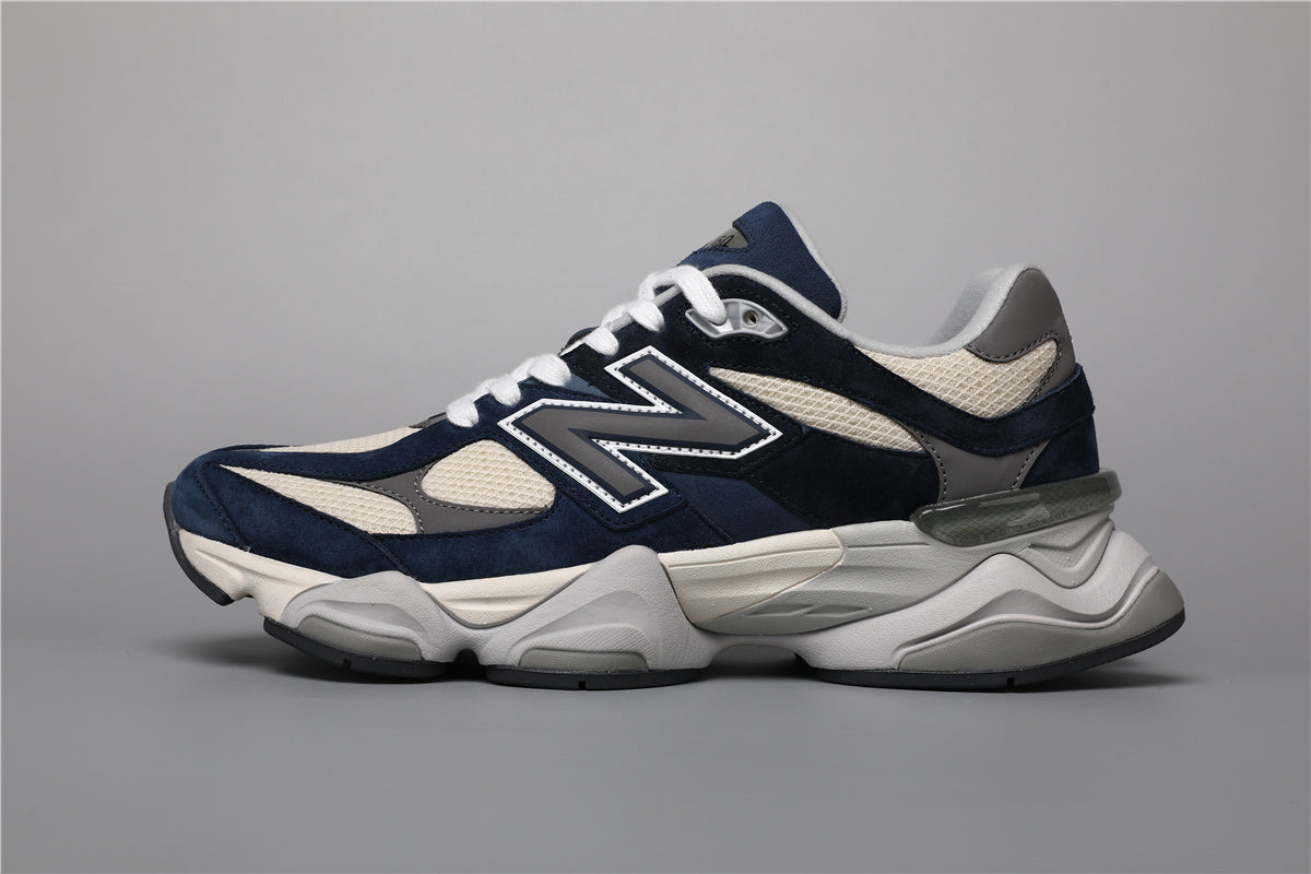 New Balance 9060 Sneakers in Hellblau, stilvoll und bequem. 4