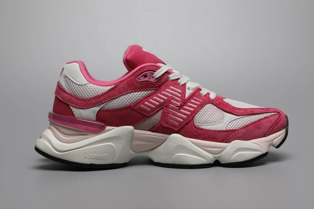 New Balance 9060 in Rot Rosa für sportliche Eleganz.