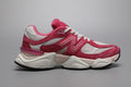New Balance 9060 in Rot Rosa für sportliche Eleganz.