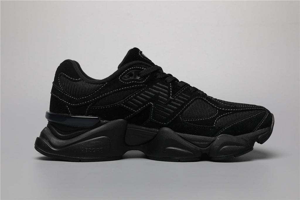 Elegante schwarze New Balance 9060 Sneakers für jeden Anlass.