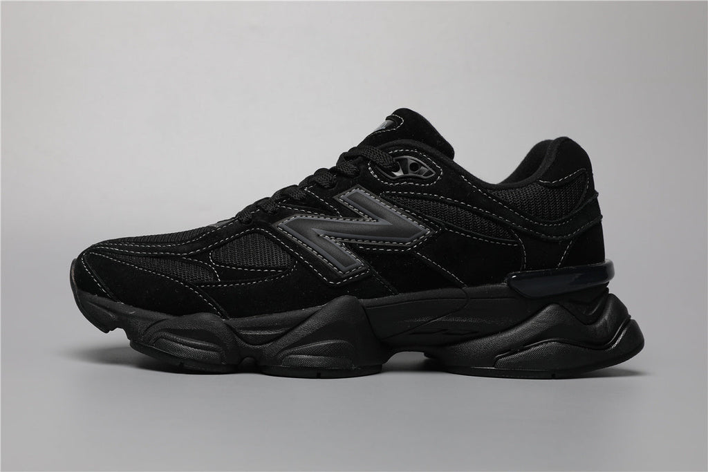 Elegante schwarze New Balance 9060 Sneakers für jeden Anlass. 2