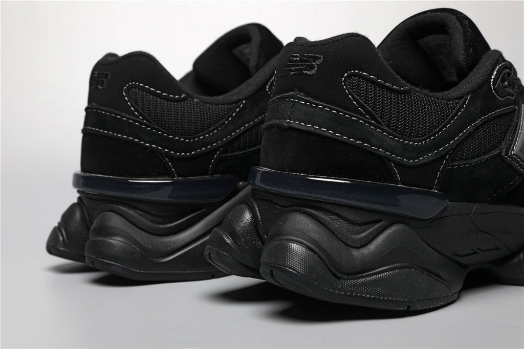 Elegante schwarze New Balance 9060 Sneakers für jeden Anlass. 4
