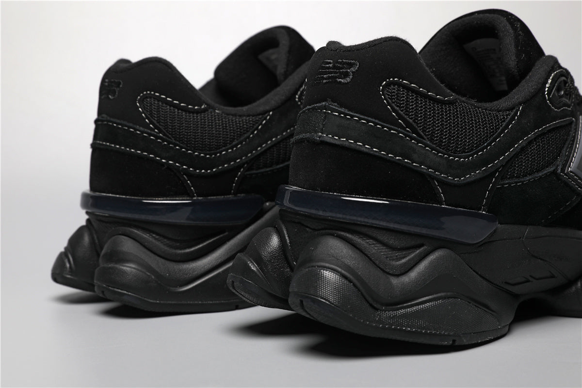 Elegante schwarze New Balance 9060 Sneakers für jeden Anlass. 4