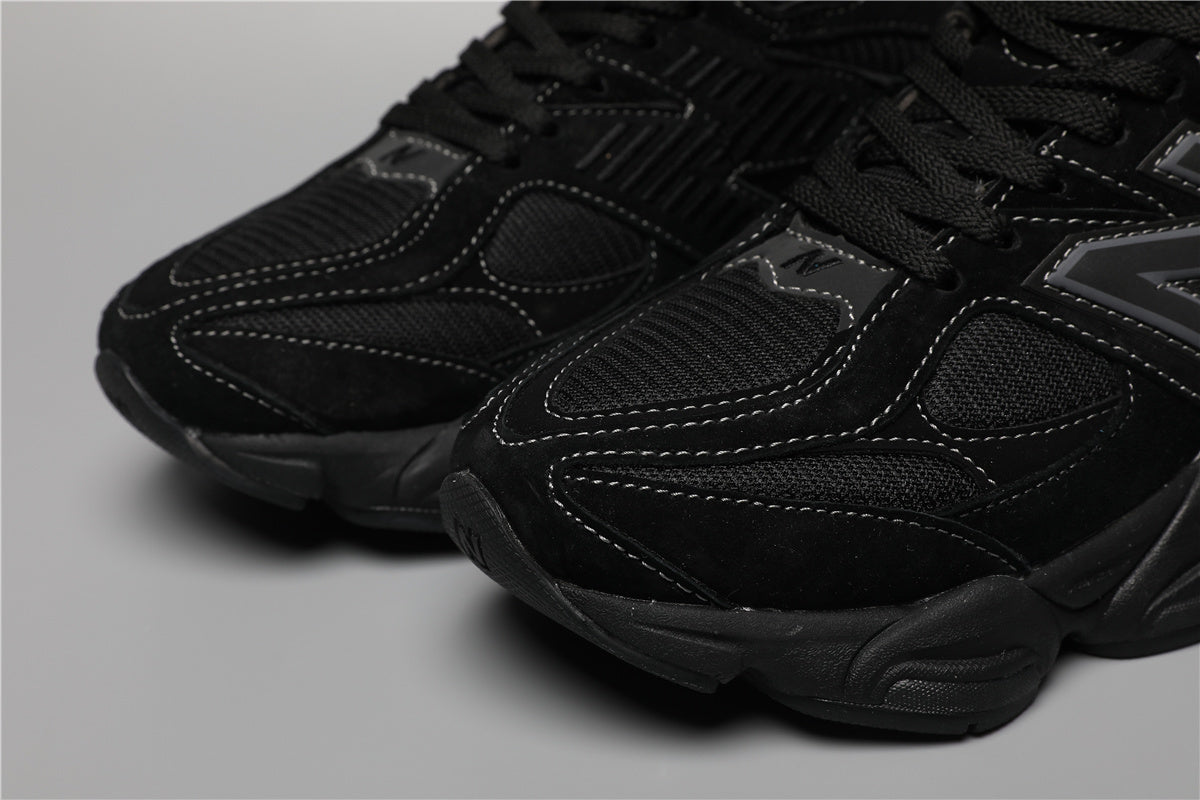 Elegante schwarze New Balance 9060 Sneakers für jeden Anlass. 8