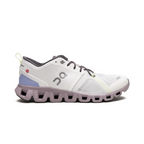 On Running Cloud X 3 in Weiß für Damen, ideal für Sport und Freizeit.
