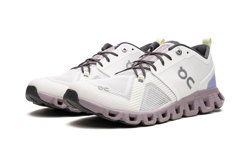 On Running Cloud X 3 in Weiß für Damen, ideal für Sport und Freizeit. 2